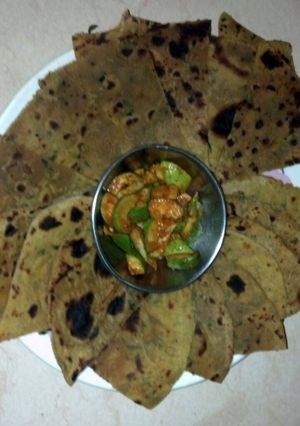 A picture of Paratha with Kerry ka achar.