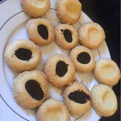 A picture of Thumb cookies.