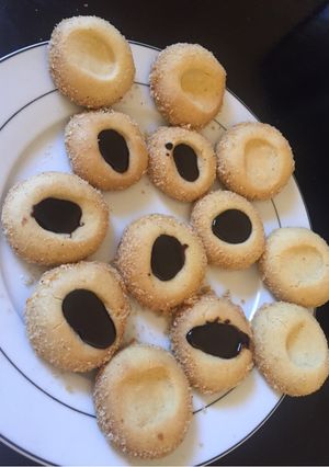 A picture of Thumb cookies.