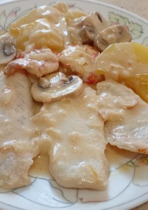 Una foto de Supremas de Merluza en salsa con champiñones y gambones