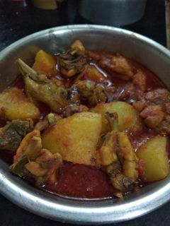 আলু‌ আর পেঁপে দিয়ে মুরগির কারি রেসিপির প্রধান ছবি