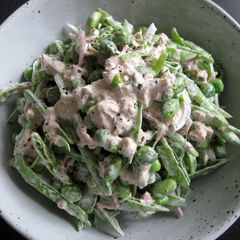 A picture of Snow Peas, Edamame & Tuna Salad.