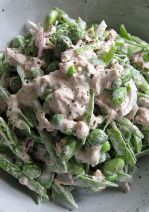 A picture of Snow Peas, Edamame & Tuna Salad.