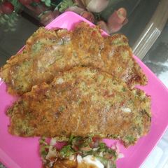 A picture of Sprouted moong chilla.