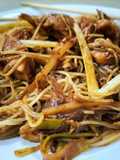 Fideos de arroz con pollo y salsa Hoisin