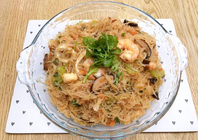 How to Prepare Jamie Oliver Taiwanese pan-fried mixed rice noodles with seafood