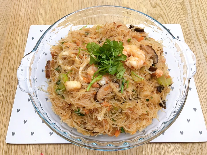 Simple Way Make Recipe Taiwanese pan-fried mixed rice noodles with seafood that is Awesome, Tasty}