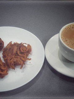 வெங்காய வடை(ஆனியன் பக்கோடா) செய்முறை முக்கிய புகைப்படம்
