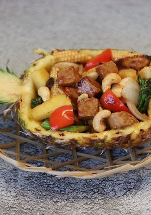 A picture of Sweet and sour vegetable, pineapple with tempeh 🍍.