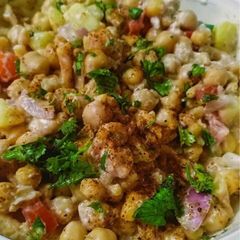 A picture of Khati methi chana chaat.