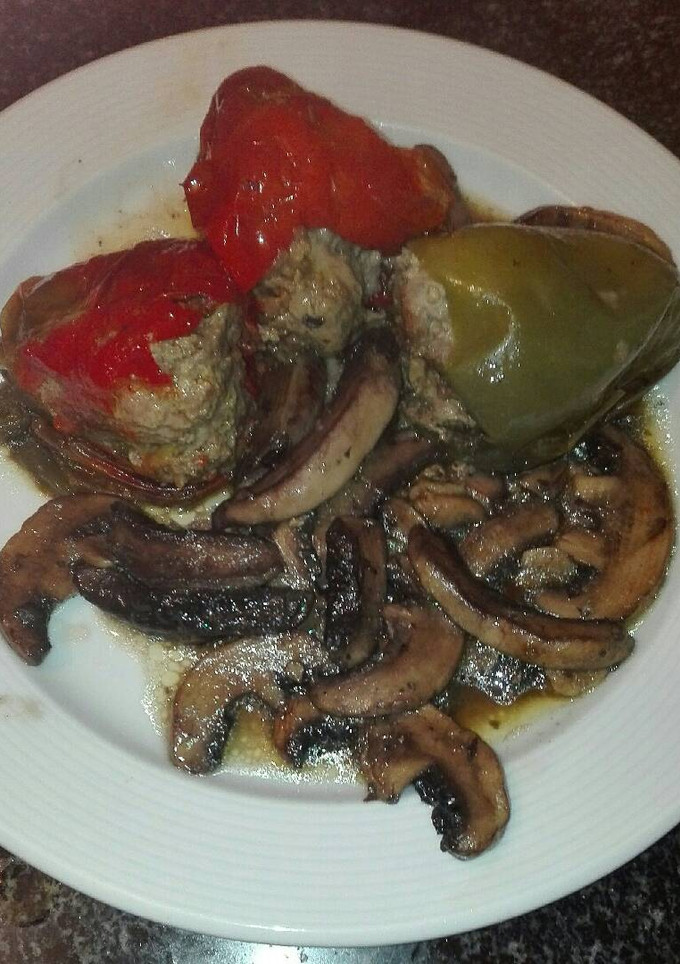 Una foto de Pimientos rellenos de ternera con champiñones al horno en la olla GM