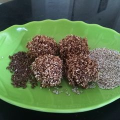A picture of Amaranth flaxseeds ladoo.