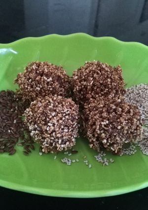 A picture of Amaranth flaxseeds ladoo.