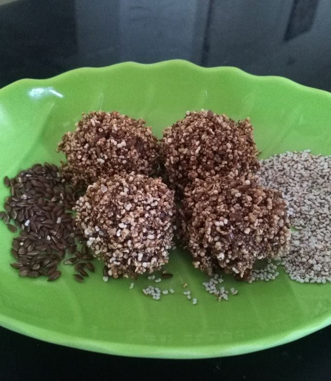 A picture of Amaranth flaxseeds ladoo.