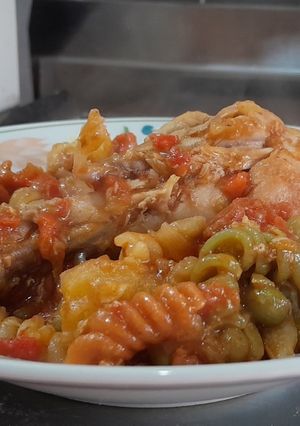 Una foto de Guiso con pollo