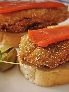Una foto de Pinchos de Boquerones empanados rellenos de Pimiento de Piquillo