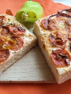 Tepsis kolbászos lepény 🍺🍻🍺 recept fotója