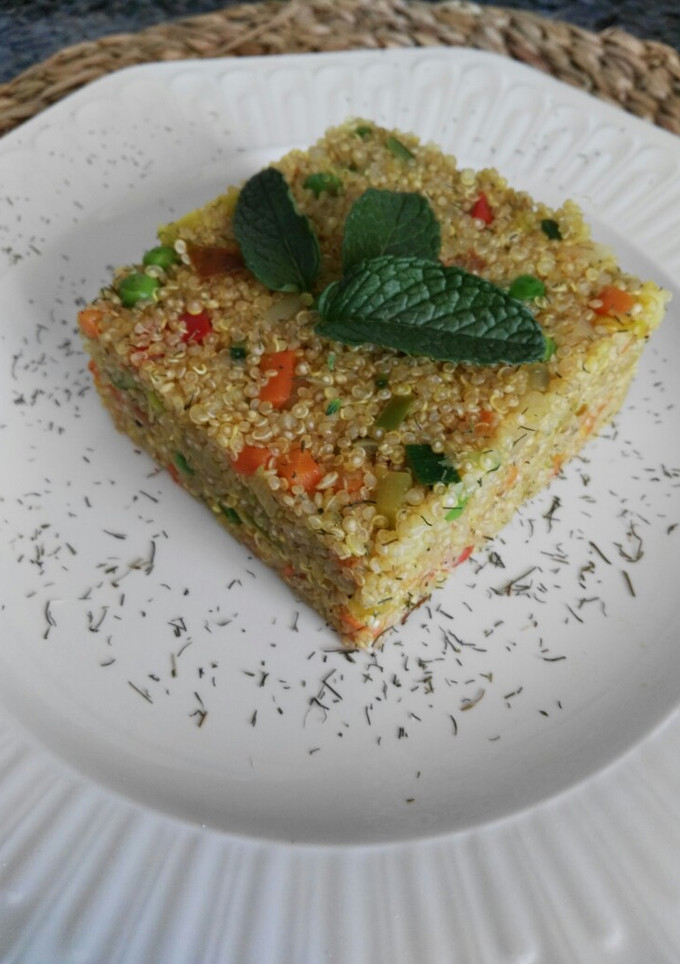 Una foto de Quinoa con verduras
