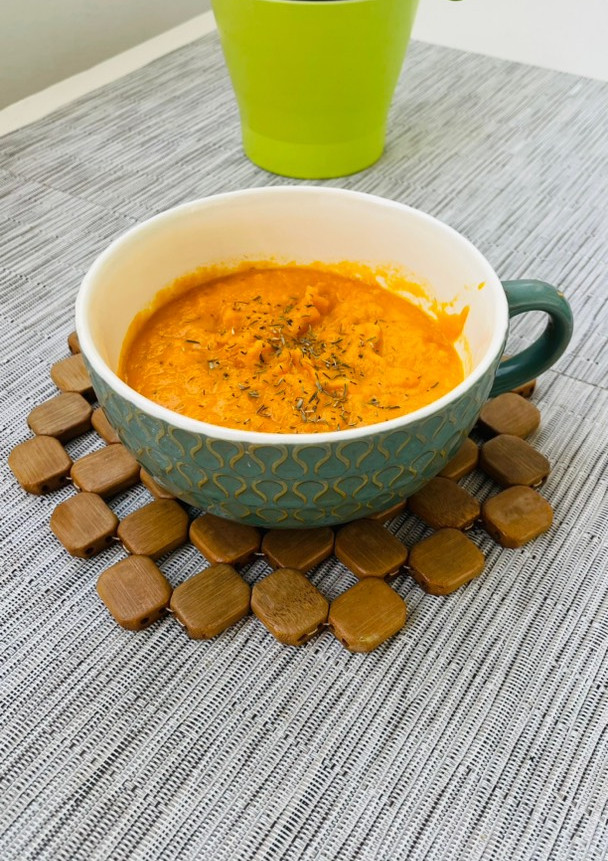 Una foto de Crema de zanahoria y tomate