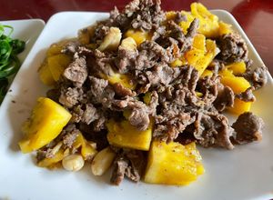 Hình của món Bò xào dứa.