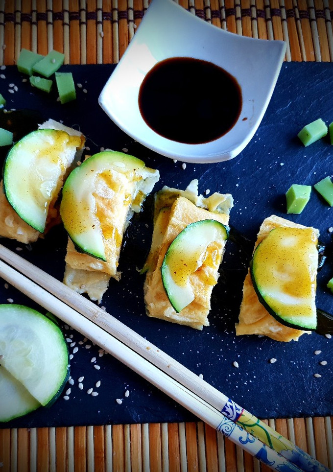 Una foto de Tortilla con calabacín disfrazada de sushi😉