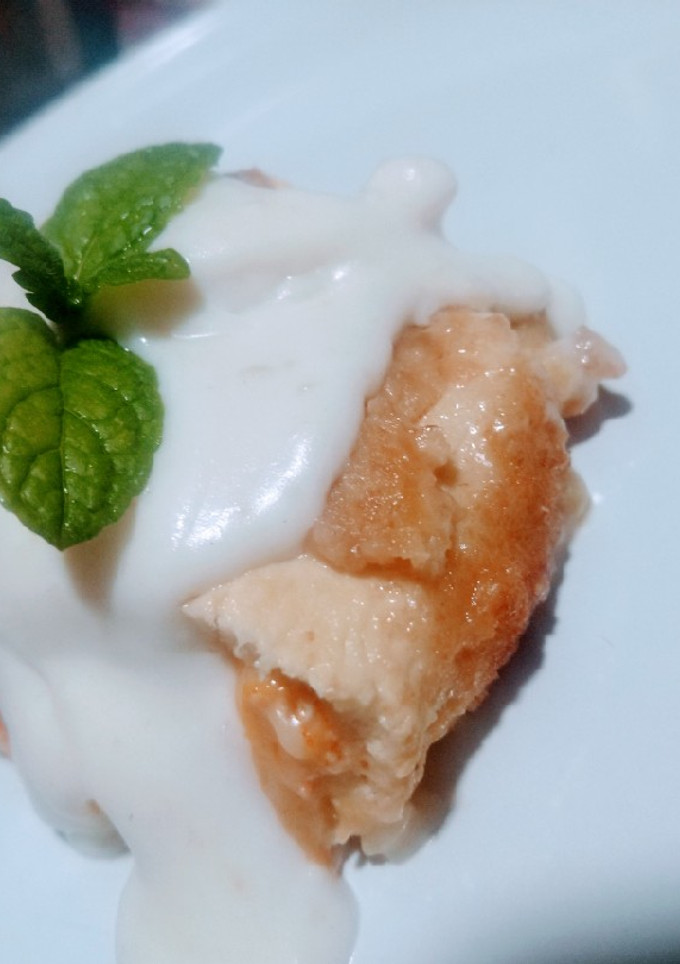 Una foto de Pechuga de pollo rellena, bañada en salsa bechamel