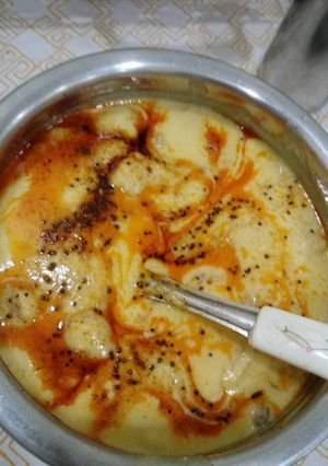 A picture of Pakodi kadhi.