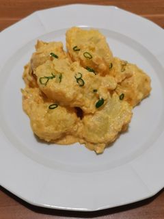 Újhagymás tejfölös újkrumpli recept fotója