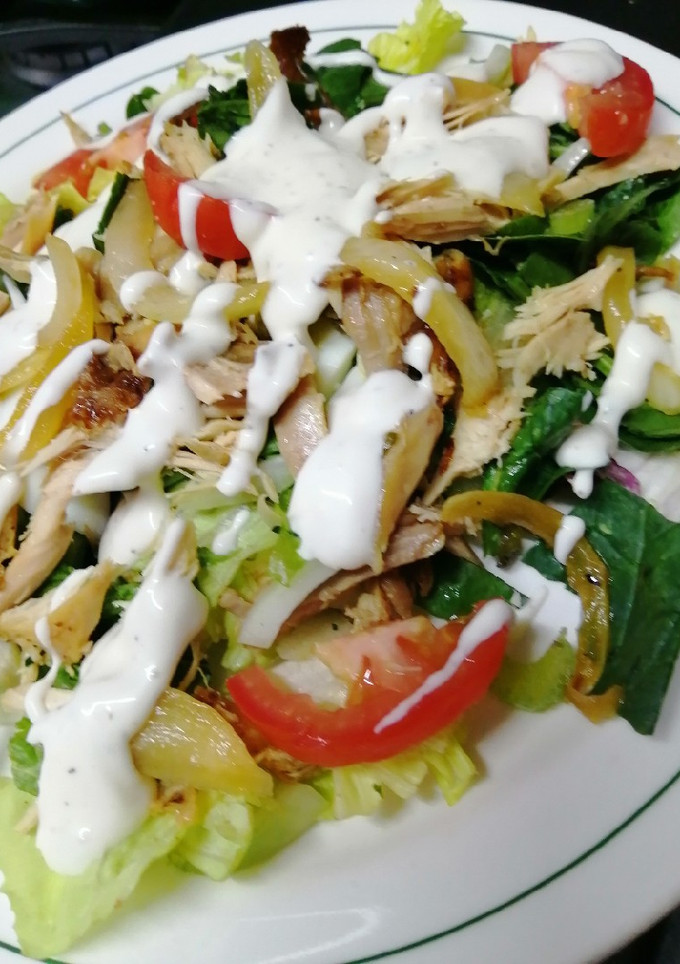 Una foto de Ensalada de pollo rostizado