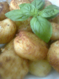 Una foto de Bombas de papa rellenas con mozzarella
