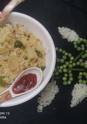 सेजवाँन चावल (schezwan chawal recipe in Hindi) रेसिपी मुख्य फोटो