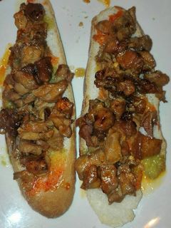 Una foto de Tapa, tostada de pollo