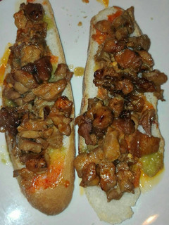 Una foto de Tapa, tostada de pollo