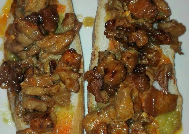 Tapa, tostada de pollo