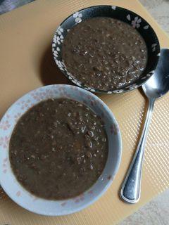 Una foto de Sopa de lentejas y ajo