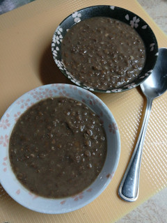 Una foto de Sopa de lentejas y ajo