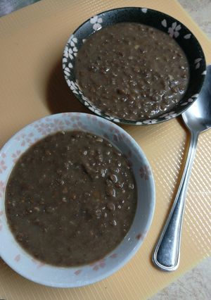 Una foto de Sopa de lentejas y ajo
