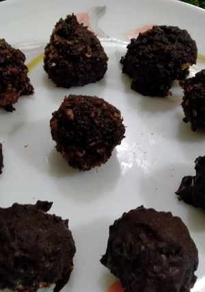 চকোলেট কোকোনাট বল (Chocolate coconut ball recipe in bengali) রেসিপির প্রধান ছবি