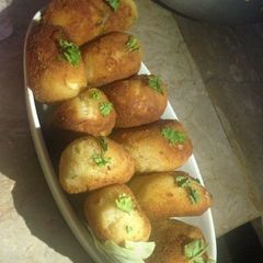 A picture of Bread balls.