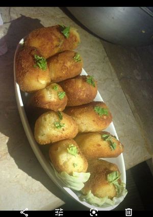 A picture of Bread balls.