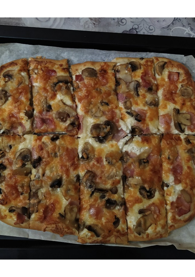 Una foto de Pizza carbonara