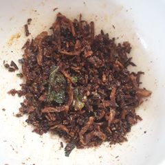 A picture of Fried onions dry chutney.