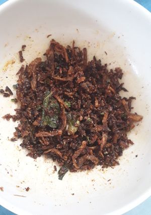 A picture of Fried onions dry chutney.