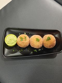 मटार पॅटीस (Matar Patties recipe in marathi) रेसिपी चे मुख्य फोटो