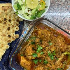 A picture of Chatkharaydaar Chicken Karahi.