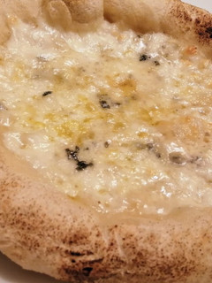 Una foto de Cómo hacer pizza gorgonzola y mozzarella