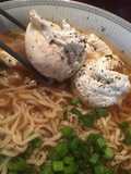 Huevo pochado en Ramen sencillo 🍜
