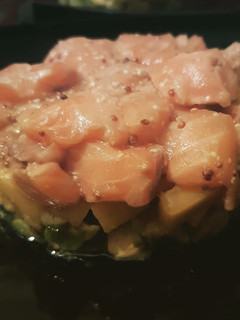 Una foto de Tartar de salmón