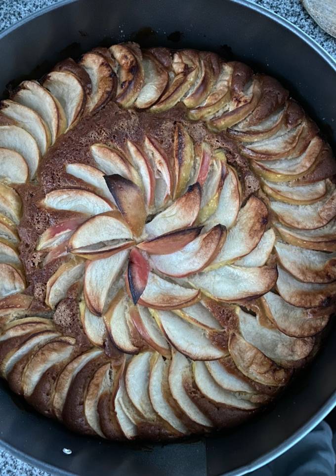 Шарлотка с яблоками