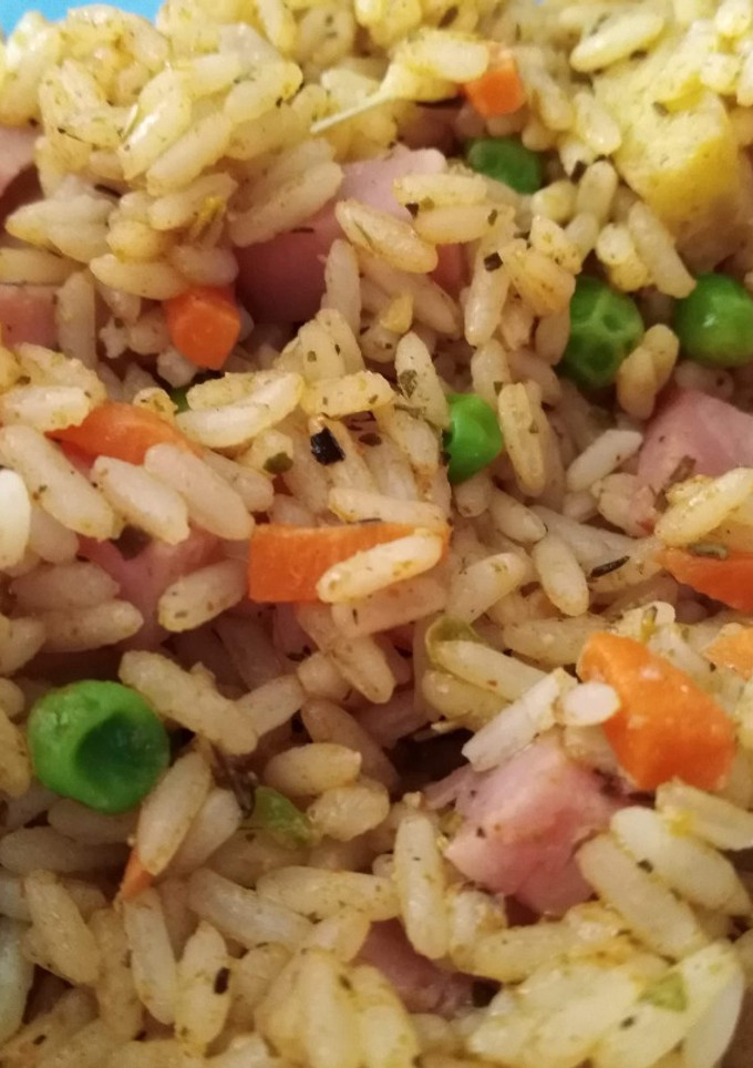 Una foto de Arroz 3 delicias con hierbas provenzales, ajo en polvo, pimiento dulce